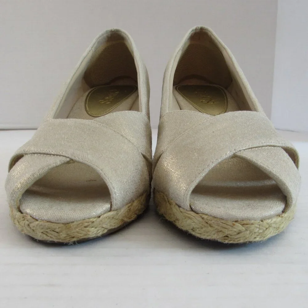 Chaps Metallic Gold Peep Toe Slip On Wedge Espadrilles Dakoda Sandals Size 6B